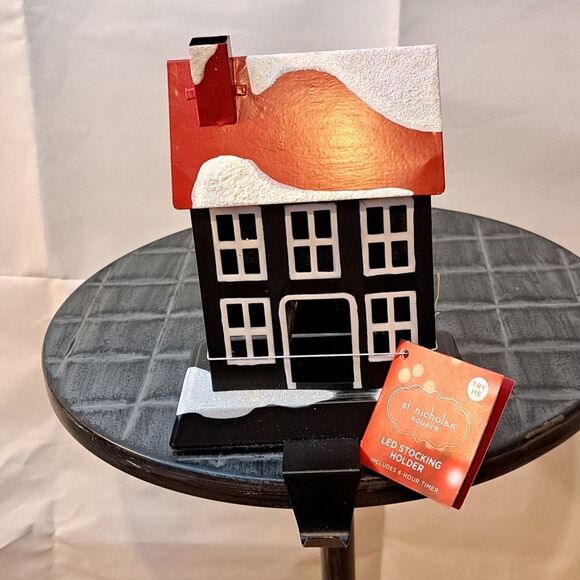 ST. NICHOLAS SQUARE' LED HOUSE STOCKING HOLDER FOR CHRISTMAS - NWT - Picture 2 of 6